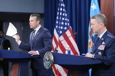 Secretário da Defesa dos EUA e Chefe do Estado-Maior Conjunto em conferência de imprensa no Pentágono sobre ataques ao Irão