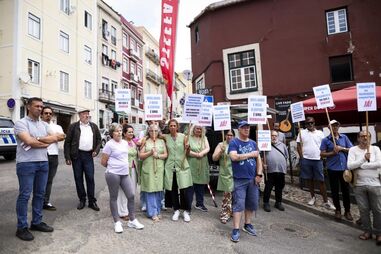 Trabalhadores civis do Exército protestam em Lisboa