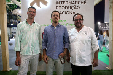Da esquerda para a direita: Bruno Neves, produtor Intermarché Origens; Pedro Horta, da Associação Zero; e Rodrigo Castelo, chef