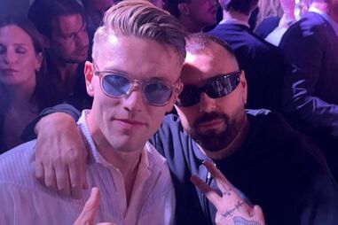 Gyokeres diverte-se com amigos