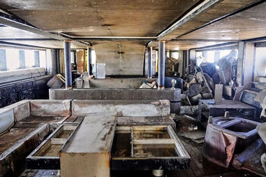 Imagens mostram destruição no interior do iate de luxo do magnata Mike Lynch, que há um ano naufragou na Sicília   