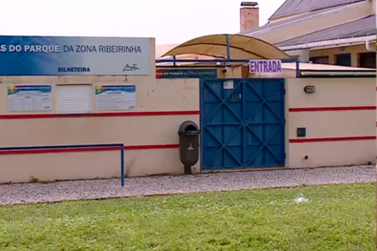 Menino de quatro anos encontrado morto nas piscinas municipais de Baixa da Banheira