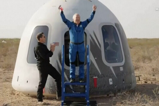 Foguetão New Shepard da Blue Origin leva ao espaço seis pessoas