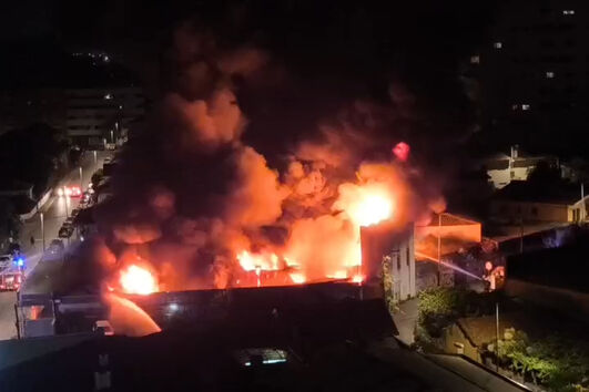 Incêndio deflagra em loja de pneus na Trofa