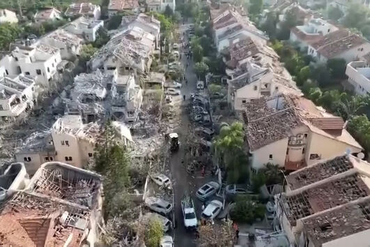 Imagens de drone mostram danos após os ataques iranianos contra Israel  