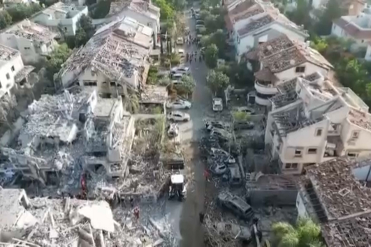Dezenas de prédios habitacionais destruídos em Israel após ataques iranianos