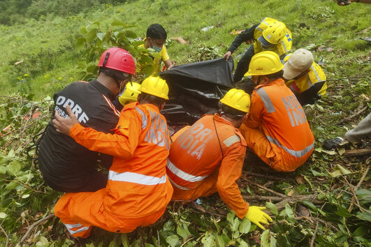 Queda de helicóptero na Índia provoca sete mortos, incluindo um bebé