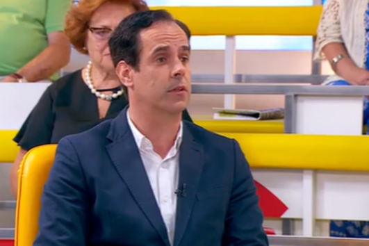 O que faz pior aos seus pés? Utilizar chinelos ou saltos altos?