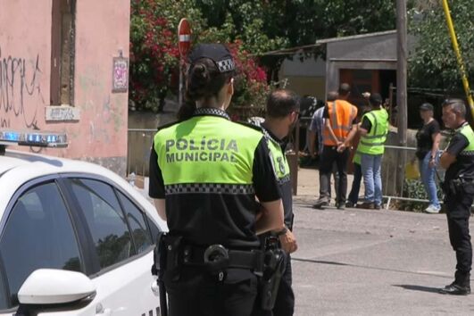 Grupo de pessoas contesta demolição de casas em Oeiras