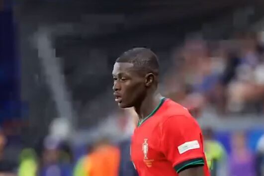 Nuno Mendes, aos 22 anos, foi considerado o melhor jogador da fase final da Liga das Nações