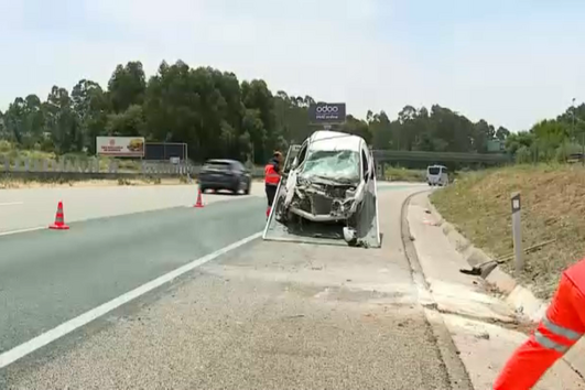 Dois feridos, um deles grave, em despiste de carro na A1 em Santa Maria da Feira