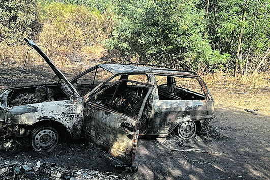 Carro ardeu totalmente
