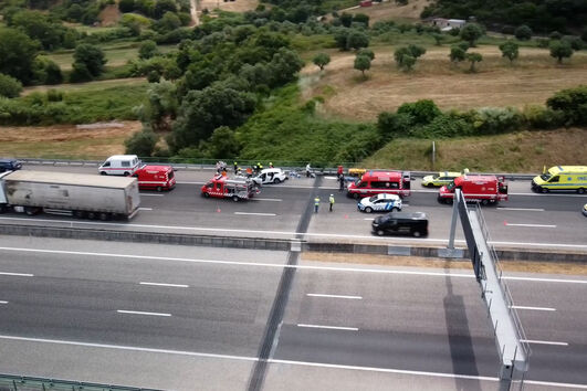 Imagens de drone mostram aparato na A1 em Santarém após despiste que fez um morto 