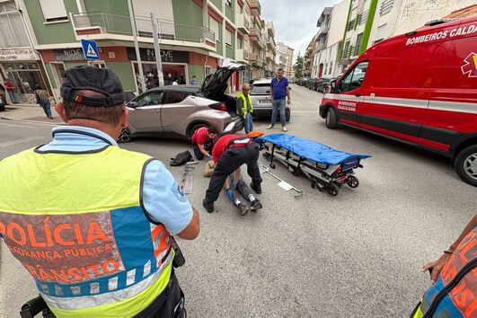 Colisão entre carro e trotinete causa ferido nas Caldas da Rainha