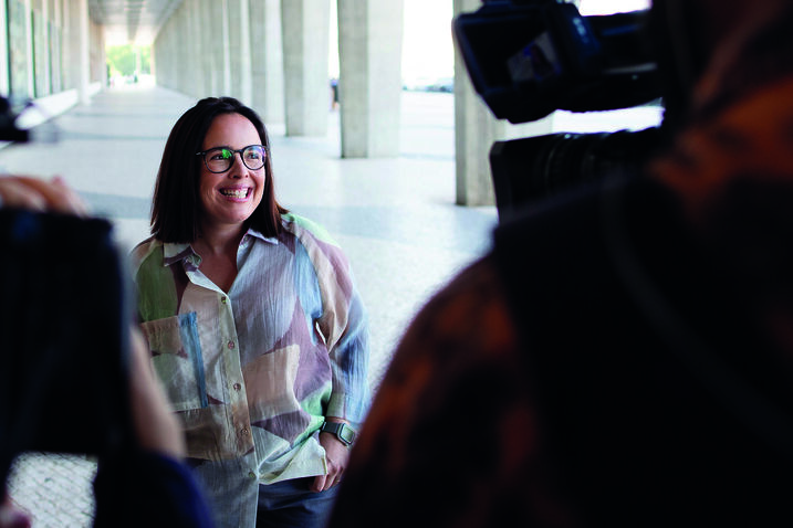 Depois de dois dias em tribunal, Joana Marques mostra-se ao lado de herói do futebol português