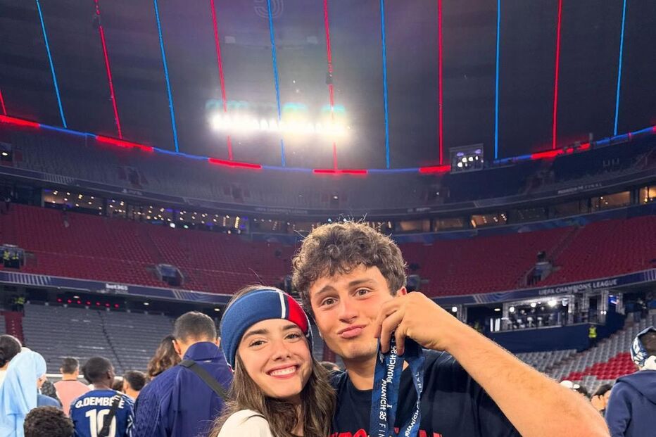 João neves com a namorada