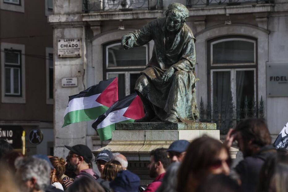 Manifestação no Chiado exige fim da guerra em Gaza e reconhecimento da Palestina