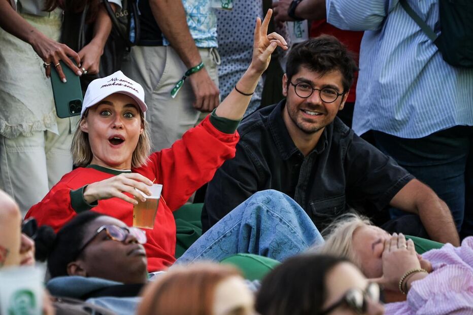 Kelly Bailey e Lourenço Ortigão desfrutam de noite de folga antes das férias