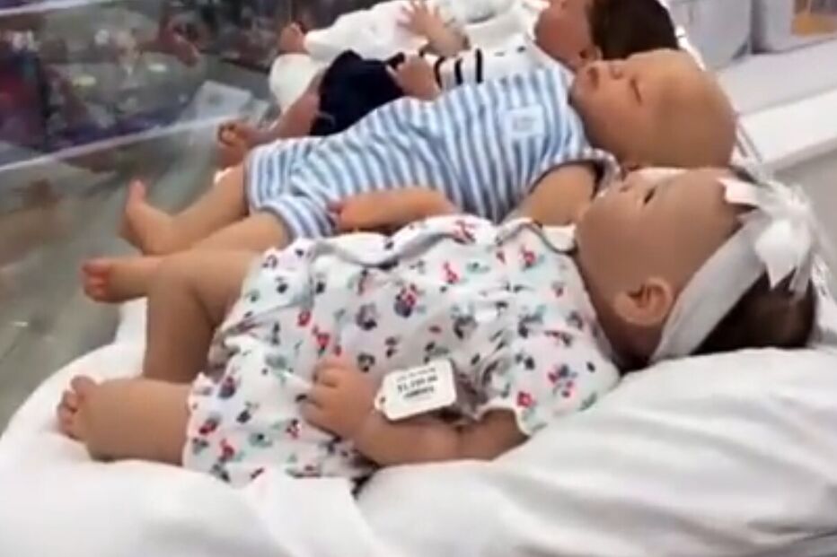 Bebés reborn ganham popularidade nas redes sociais