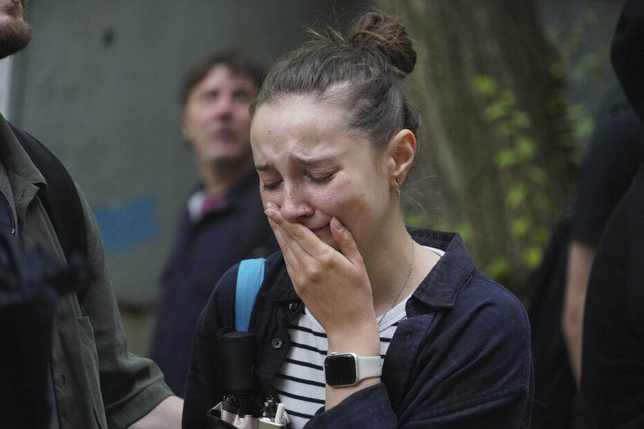 Ataque russo em Kharkiv mata três, incluindo um bebé e uma menina, com Zelensky a denunciar 