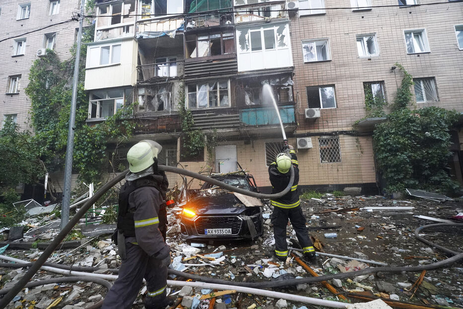 Ataque russo em Kharkiv: três mortos e vários feridos, incluindo um bebé e uma menina