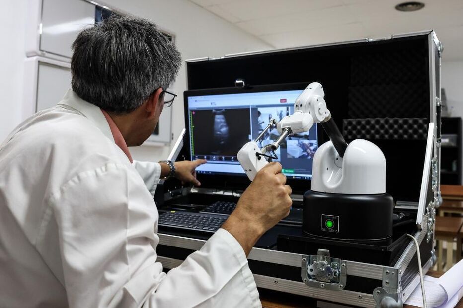 ULS de Coimbra testa tecnologia inovadora para realizar ecografias à distância