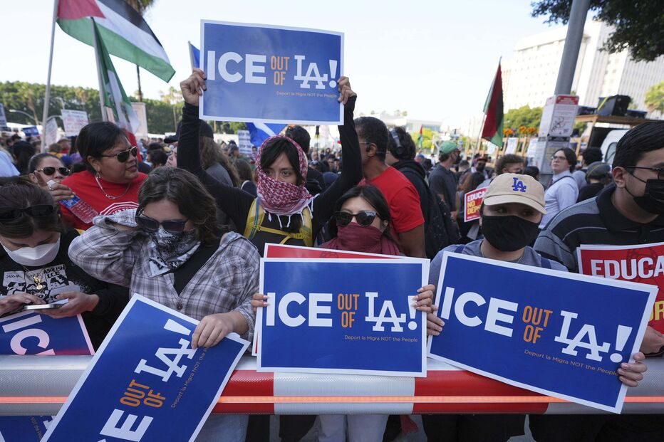 Protestos em Los Angeles contra rusgas anti-imigração, após envio de tropas por Trump