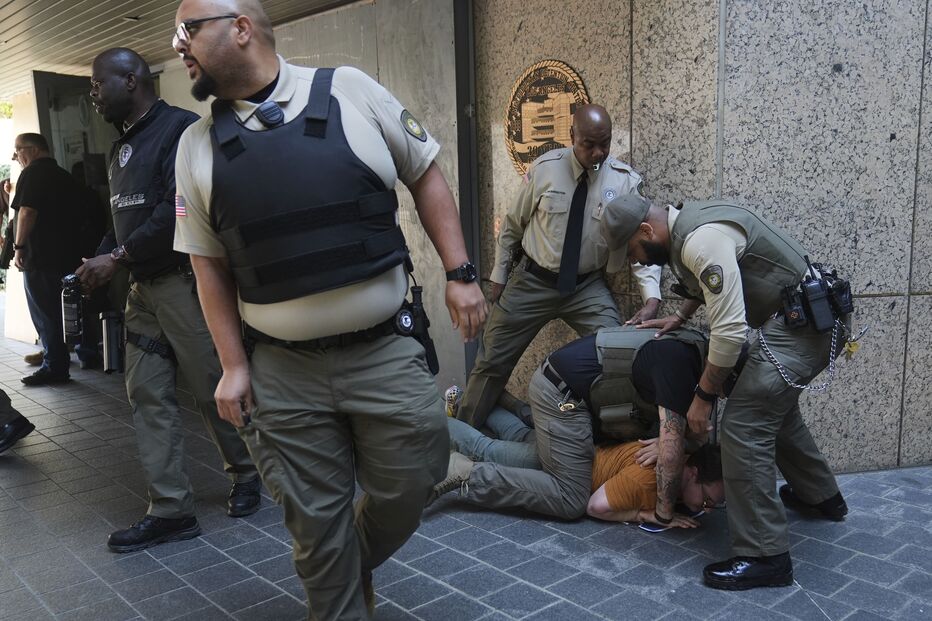 Trump envia a Guarda Nacional para Los Angeles devido a protestos contra rusgas anti-imigração