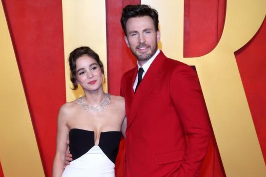 Alba Baptista, Chris Evans.JPG