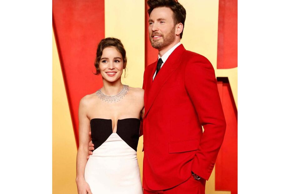 Alba Baptista, Chris Evans.jpg