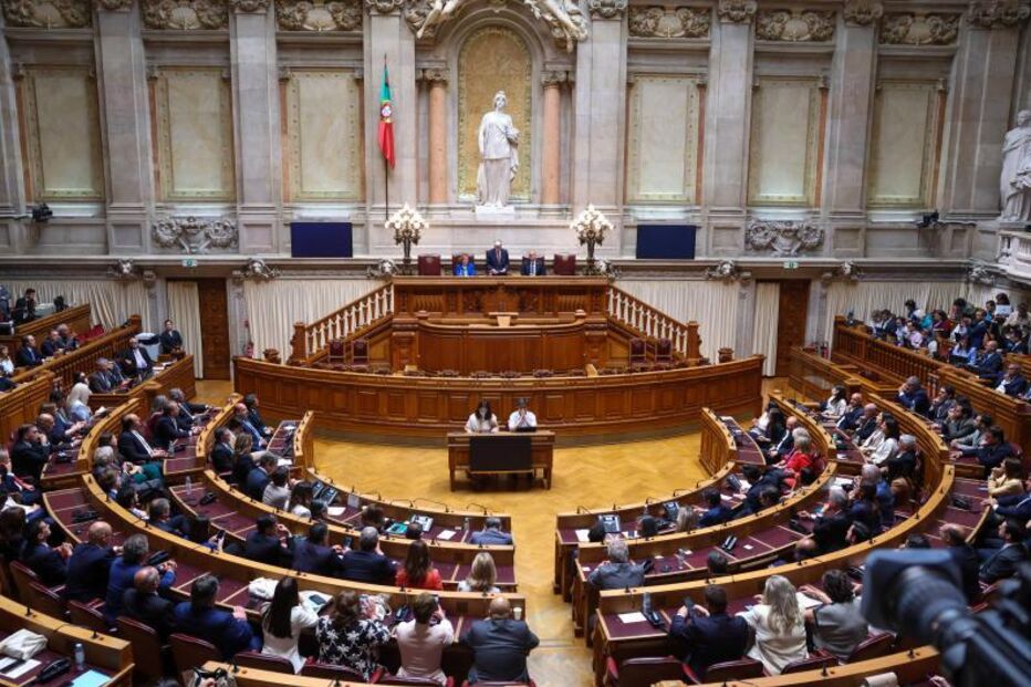 Parlamento português debate lei da eutanásia após chumbo do Tribunal Constitucional