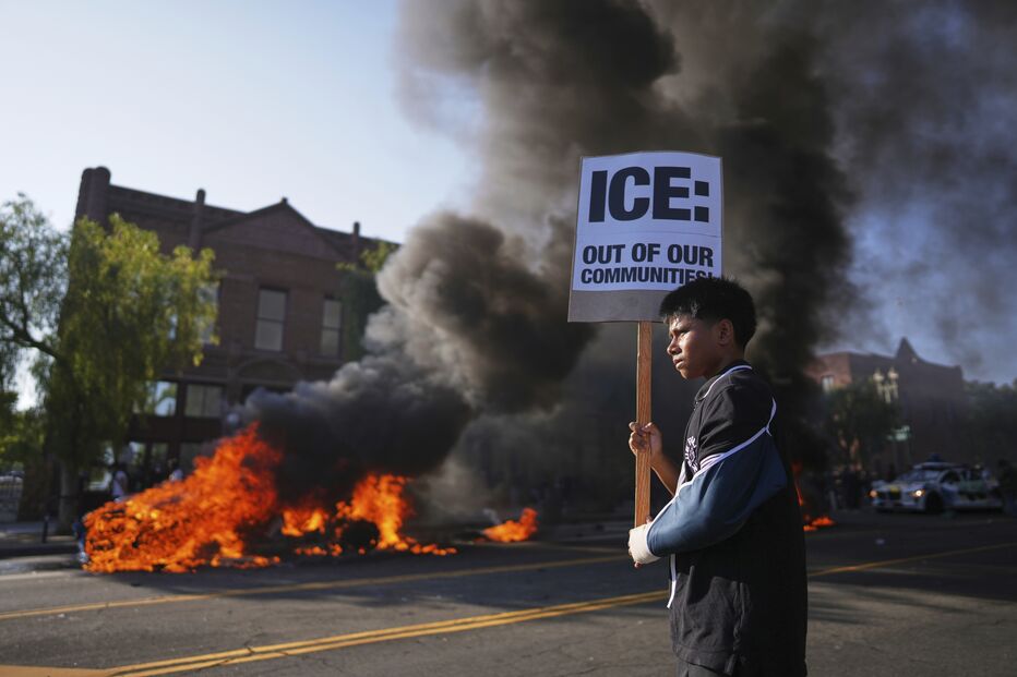 Protesto em Los Angeles contra o ICE após rusgas de imigração