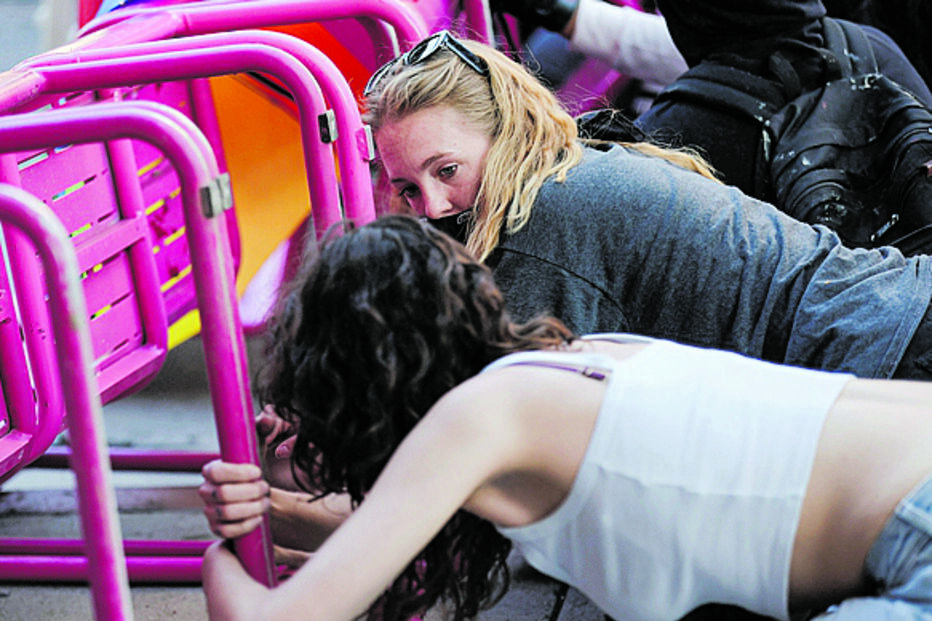 Confrontos em Los Angeles levam a detenções e aumentam a tensão com a Guarda Nacional