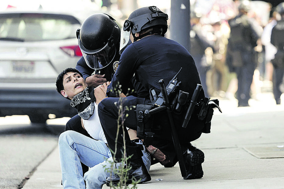 Confrontos em Los Angeles resultam em detenções e aumento da tensão