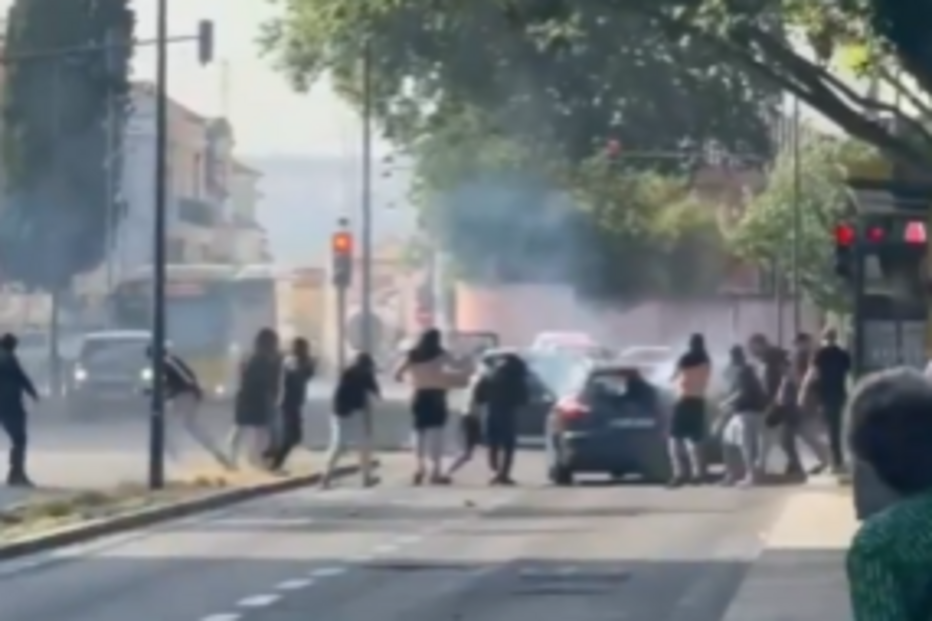 Adeptos do FC Porto feridos após ataque com engenho incendiário em Lisboa, junto ao pavilhão João Rocha