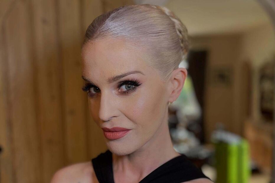 Kelly Osbourne surge com novo visual após perda de peso e mudança de estilo