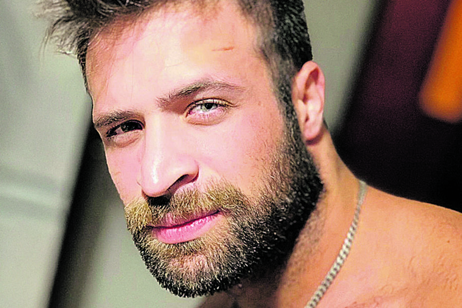 Homicida faz diretos a drogar-se na cadeia