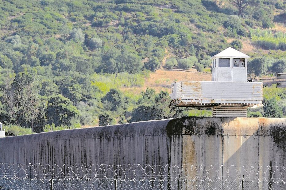 Preso usa redes sociais e droga-se em cadeia de Vale de Judeus