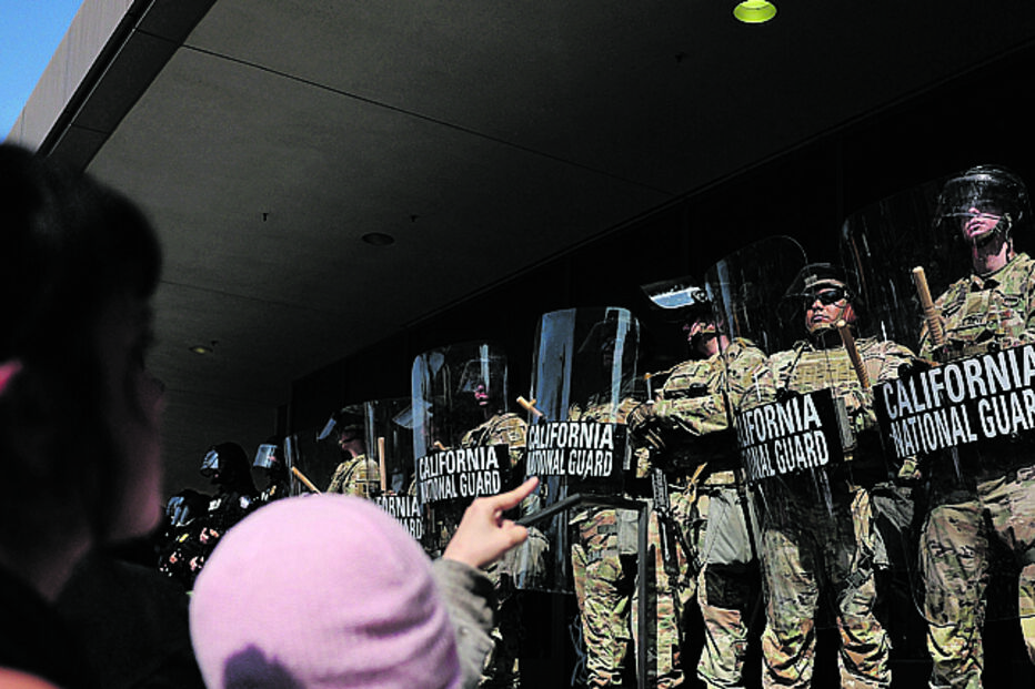 Guarda Nacional da Califórnia mobilizada em Los Angeles para conter protestos contra Trump
