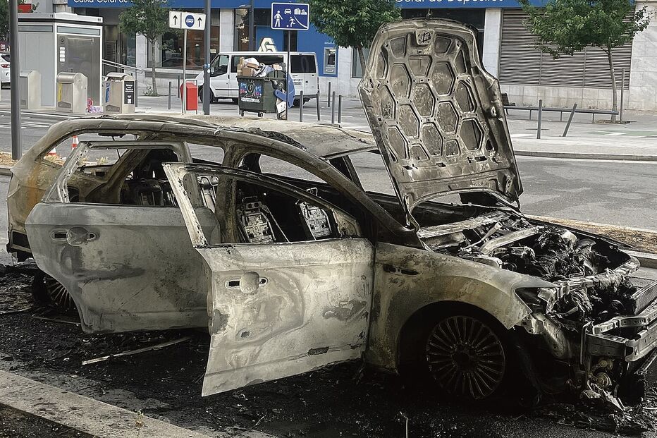 Adeptos do Sporting atacaram viatura de adeptos do FC Porto em Lisboa; 3 detidos