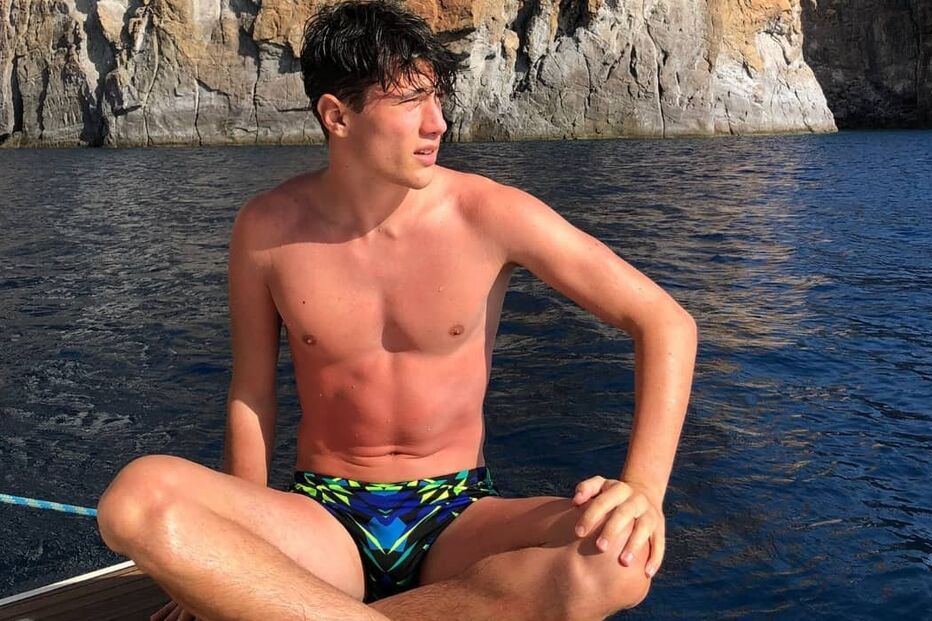 Modelo italiano, Edoardo Santini, agora padre em Florença, depois de fotos ousadas