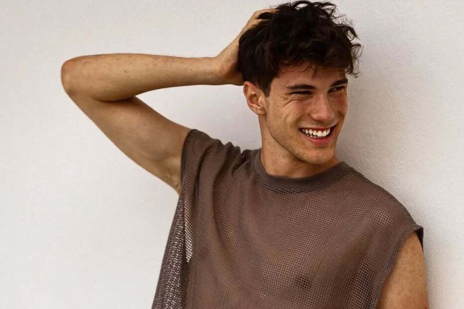 Edoardo Santini, modelo italiano, decide servir a fé em Florença.
