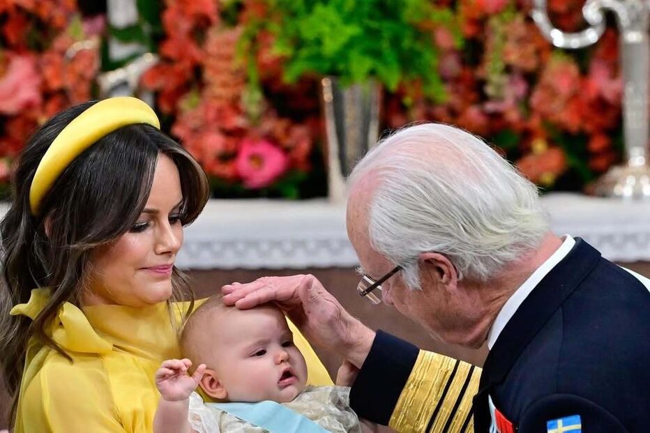 Batizado da princesa Inês na Suécia com a presença dos príncipes Carl Philip e Sofia