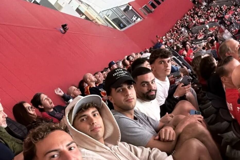 João Félix de férias em Miami com amigos e comunicadora colombiana