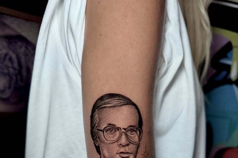 Fanny Rodrigues homenageia o avô com tatuagem realista no braço