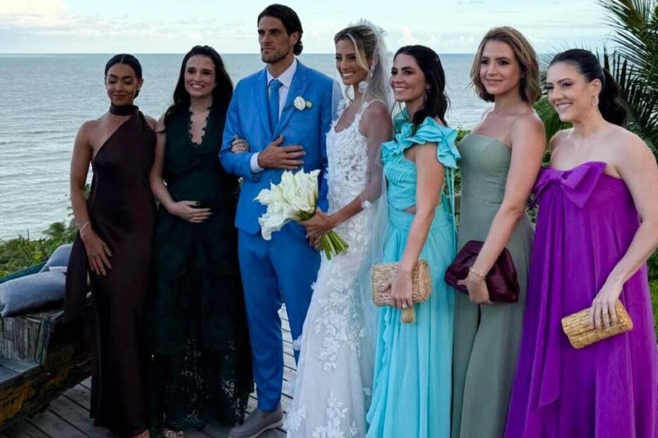 Casamento de Gonçalo Paciência e Priscilla Tollini na Baía com família e amigos