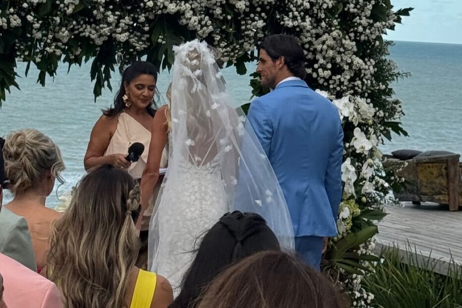 Gonçalo Paciência e Priscilla Tardelli casam na Baía, Brasil, em cerimónia íntima