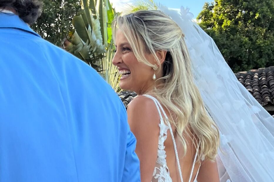 Gonçalo Paciência e Priscilla Tollini casam na Baía, Brasil, com família e amigos