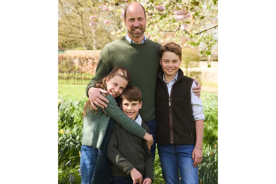 Homenagem dos filhos a William no Dia dos Pais com fotos em Norfolk.
