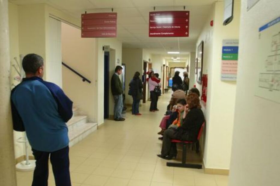 SNS procura auxílio de privados e sociais para melhorar acesso e reduzir tempo de espera